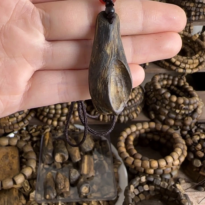 吊坠沉香奇楠沉香吊坠2.1克满油