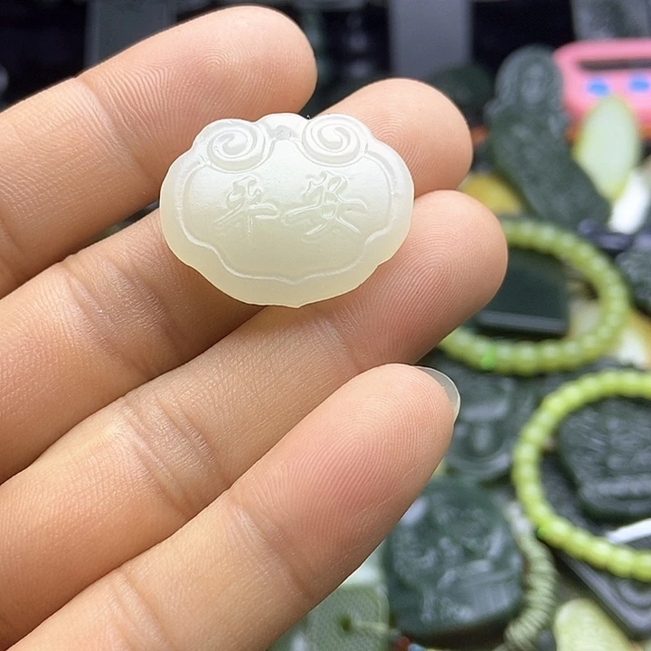 颈饰未镶嵌和田玉