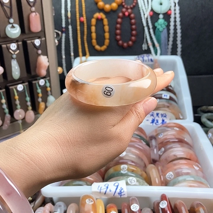 石英质玉手镯未镶嵌