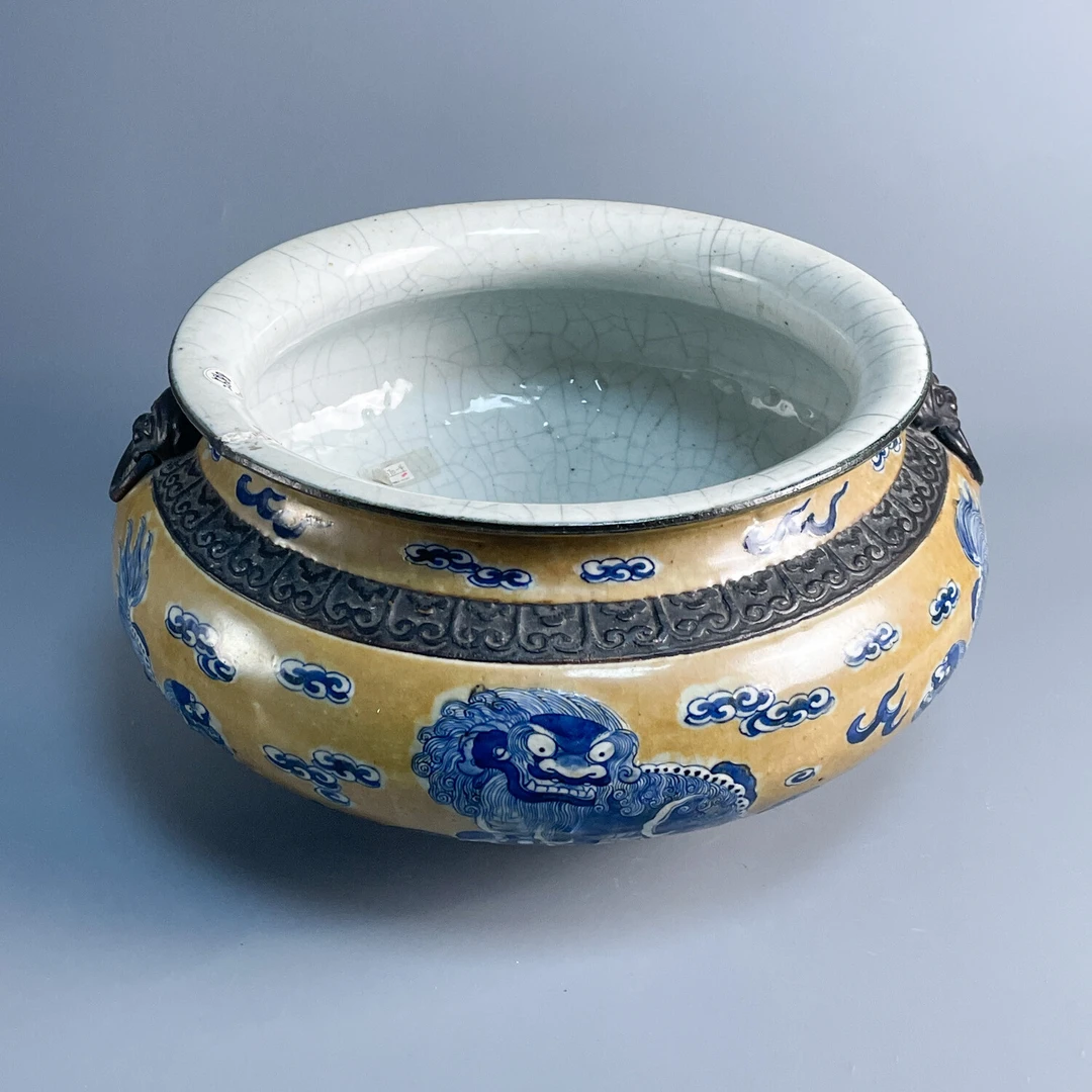 清晚期米黄釉青花少师铁锈釉辅首大香炉-M25LP005B78-02