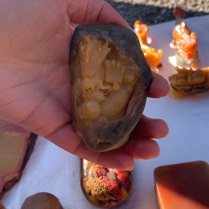 石英质玉（黄龙玉）未镶嵌颈饰