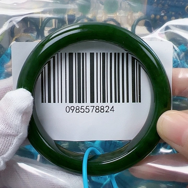 和田玉手镯未镶嵌微瑕56.5