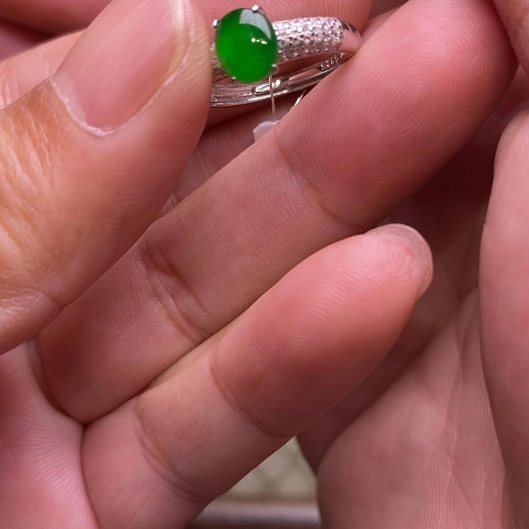 兎***呗翡翠银S925镶嵌戒指蛋面戒指