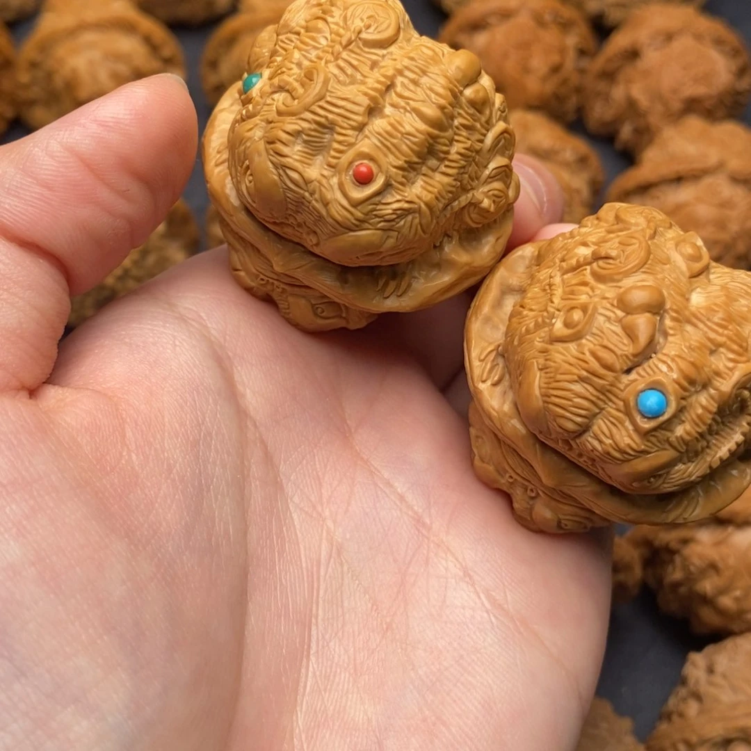 文玩核桃吊坠苦***?金蟾