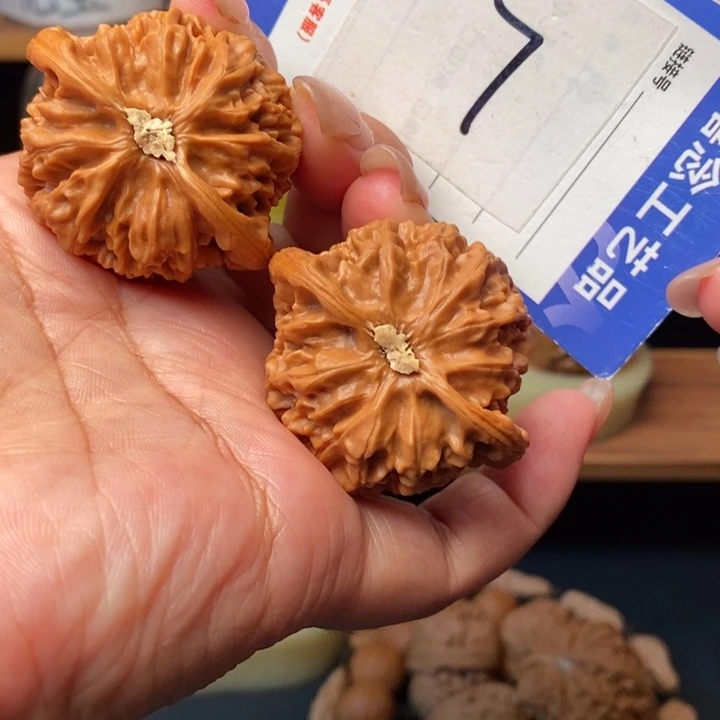 文玩核桃吊坠43宫灯