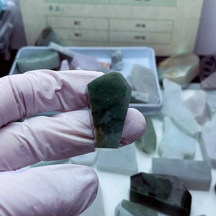 翡翠颈饰未镶嵌老*民缅甸翡翠A货边角