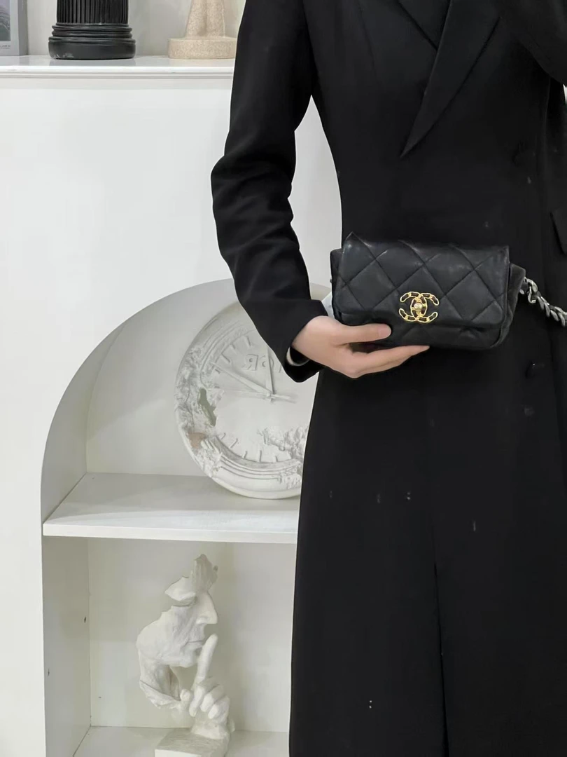 99新 Chanel/香奈儿 香奈儿19bag腰包黑金羊皮/优品