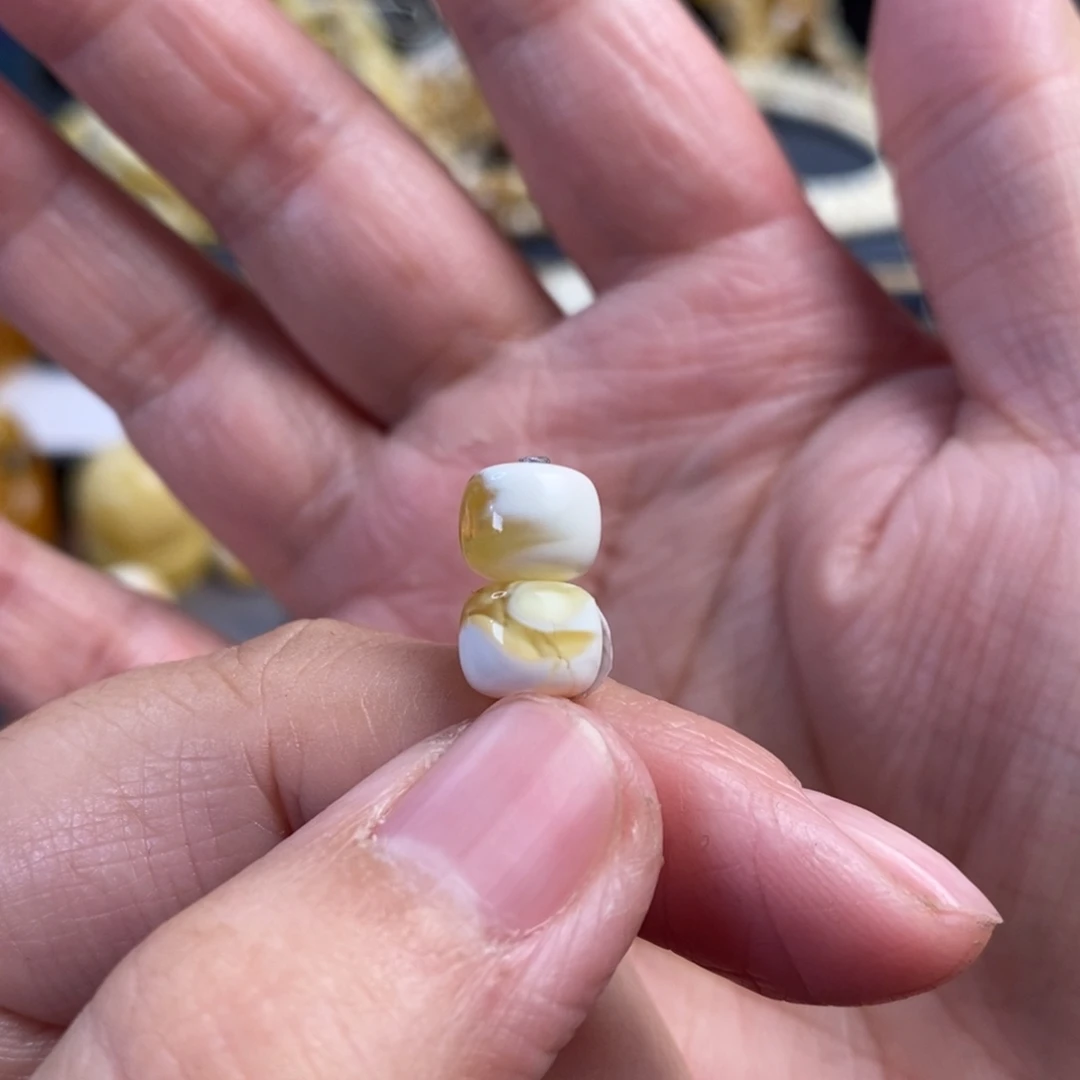 蜜蜡未镶嵌裸石金漆白溶洞老型对珠8