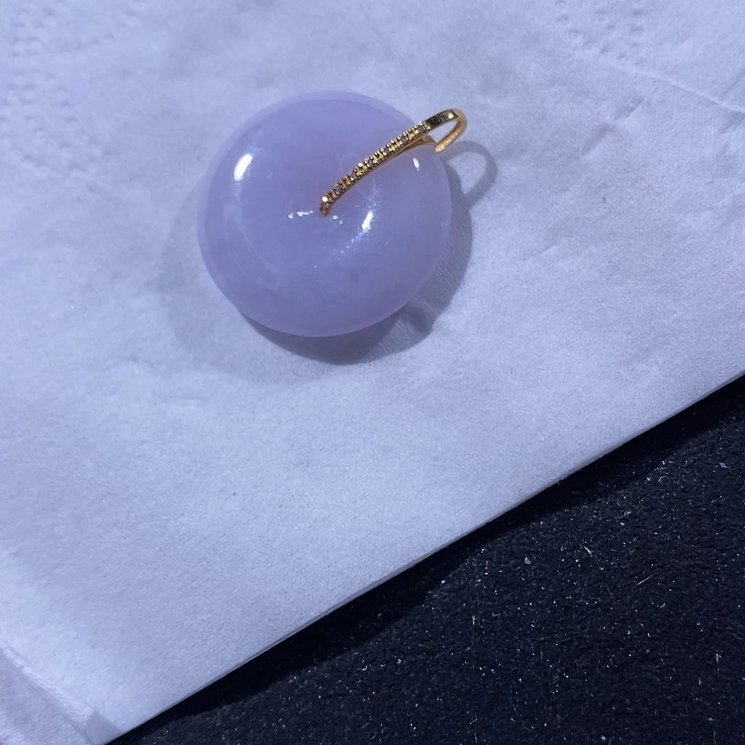 翡翠吊坠(不含链)未镶嵌?