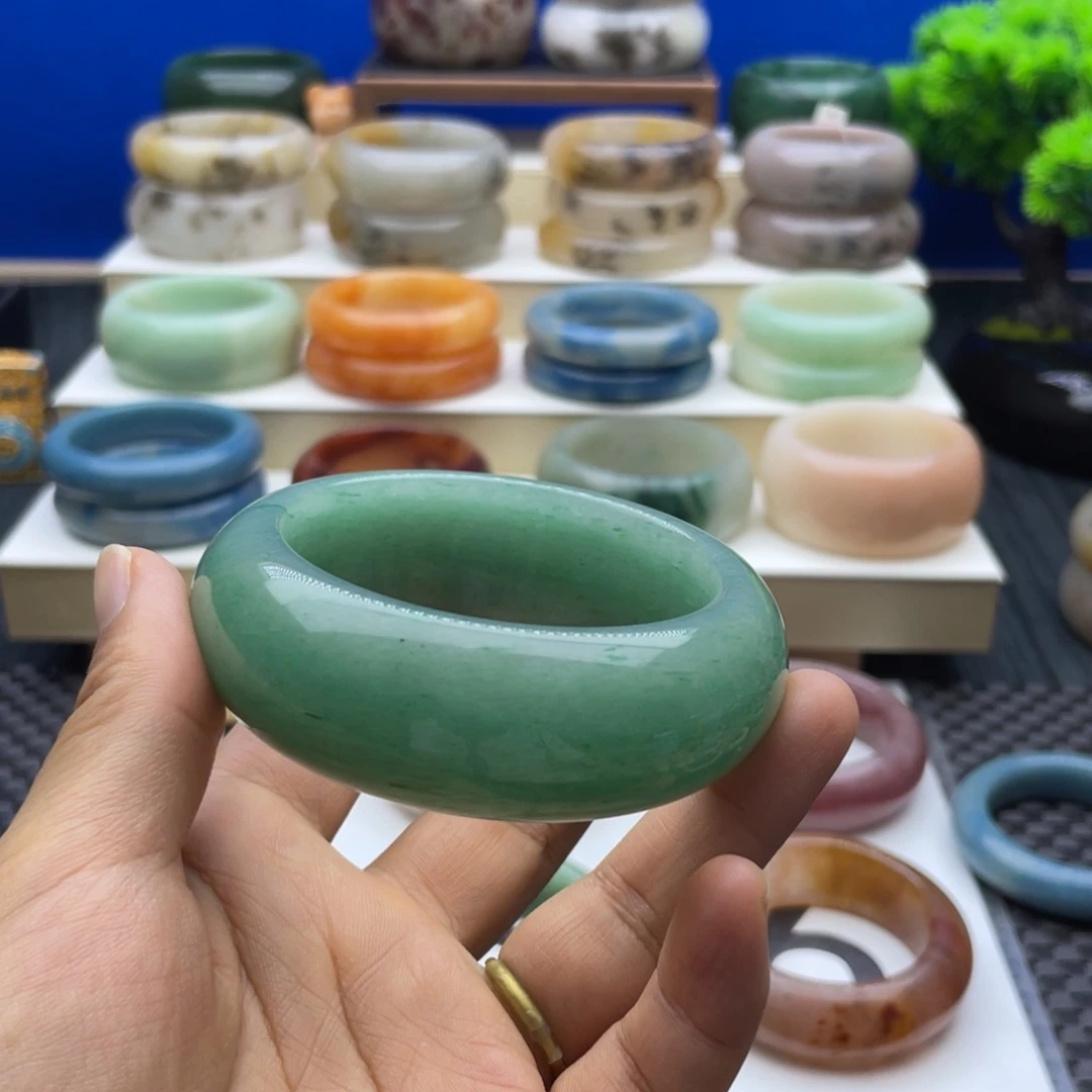 未镶嵌手镯石英质玉