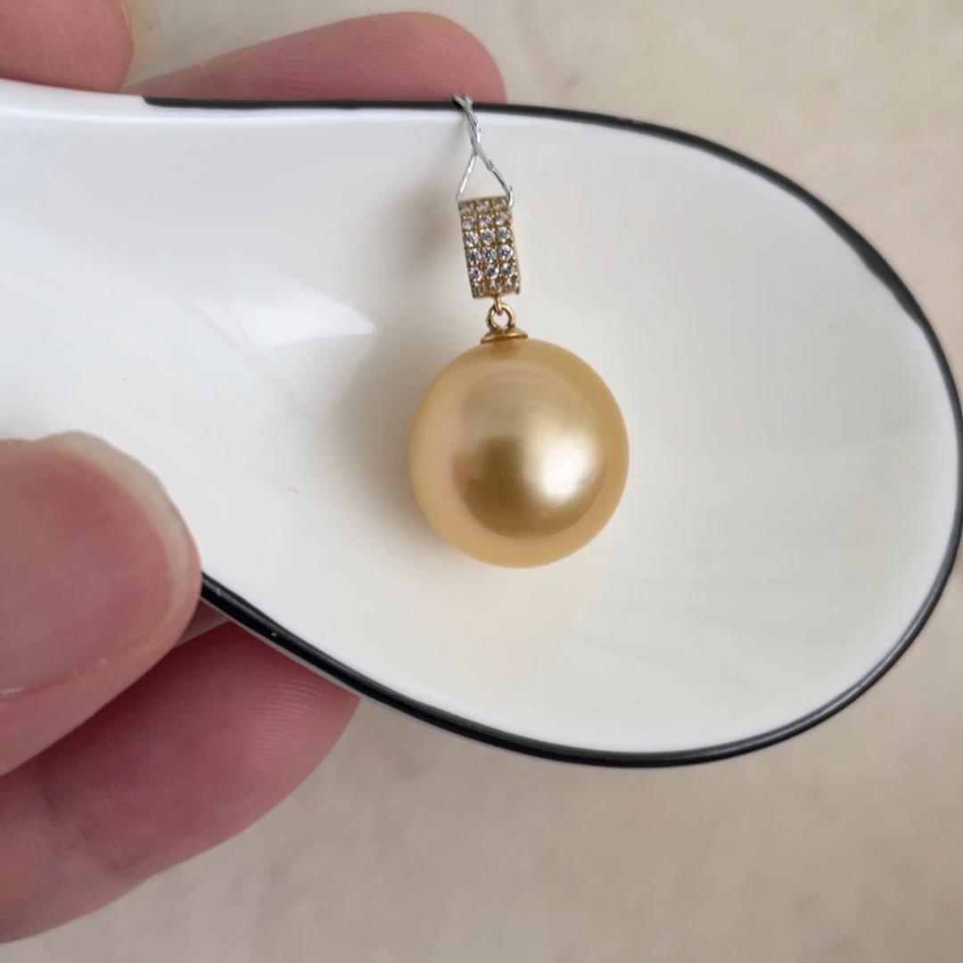 18K金镶嵌海水珍珠吊坠(不含链)14.8mm
