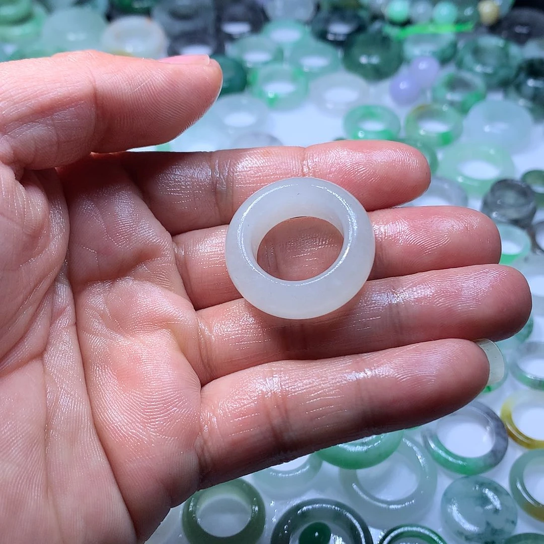 定制翡翠未镶嵌毛**婆