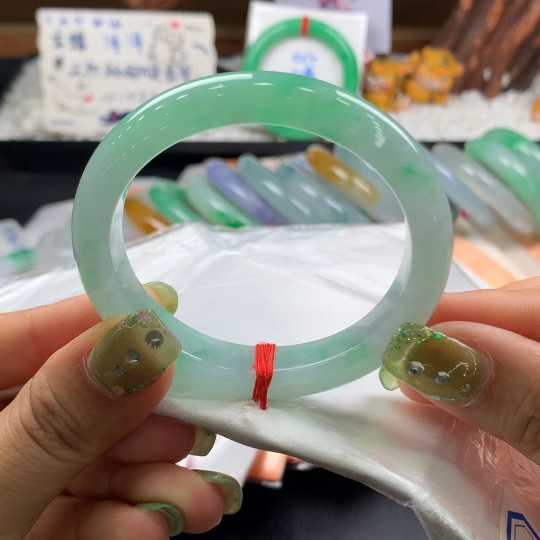 翡翠手镯未镶嵌7号必拍有纹裂品质高