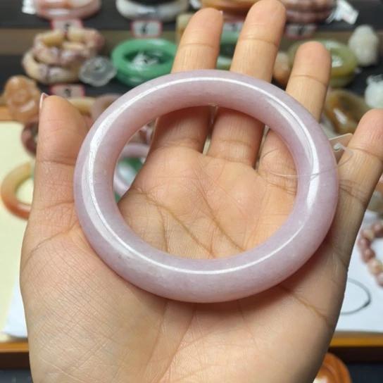 聆***年石英质玉未镶嵌手镯