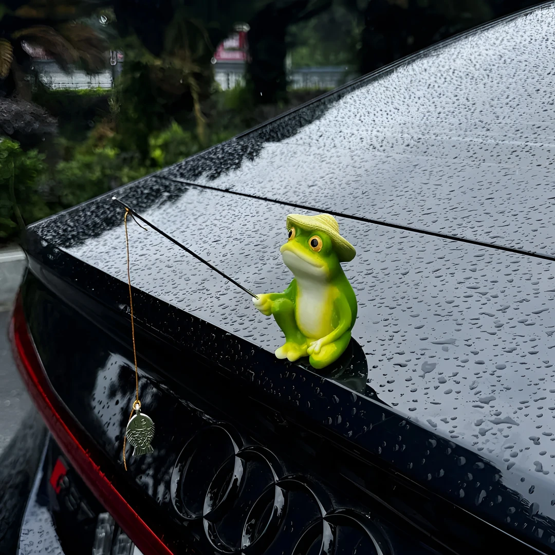 【9•9/带无痕胶】车载坐姿青蛙撑伞钓鱼创意玩偶车尾中控台摆件装饰