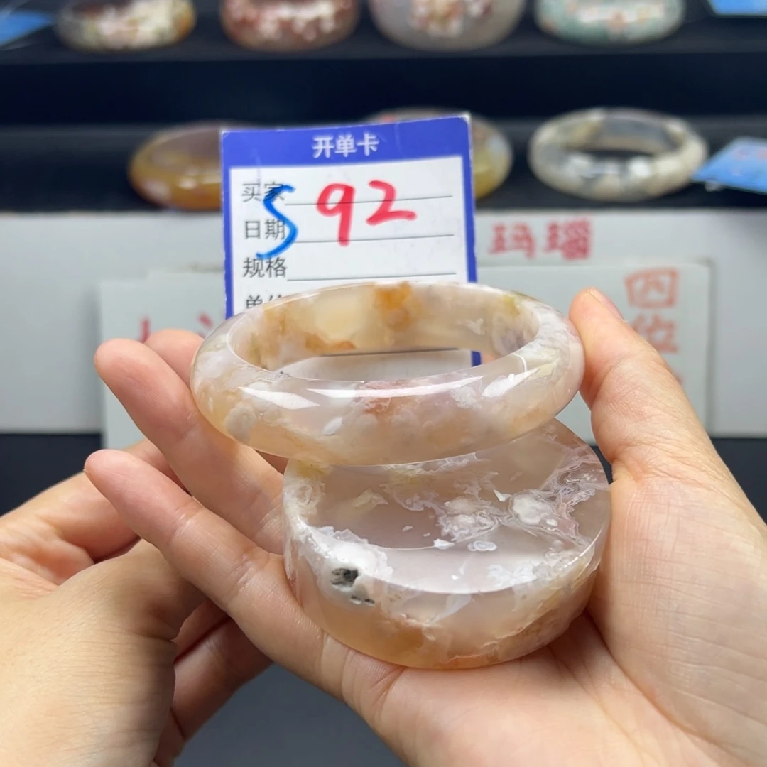 石英质玉手镯未镶嵌蔡