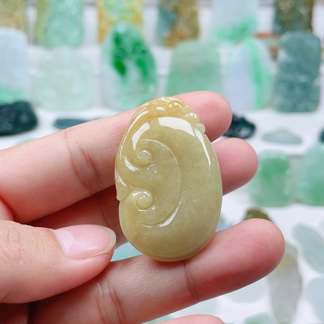翡翠颈饰未镶嵌如意