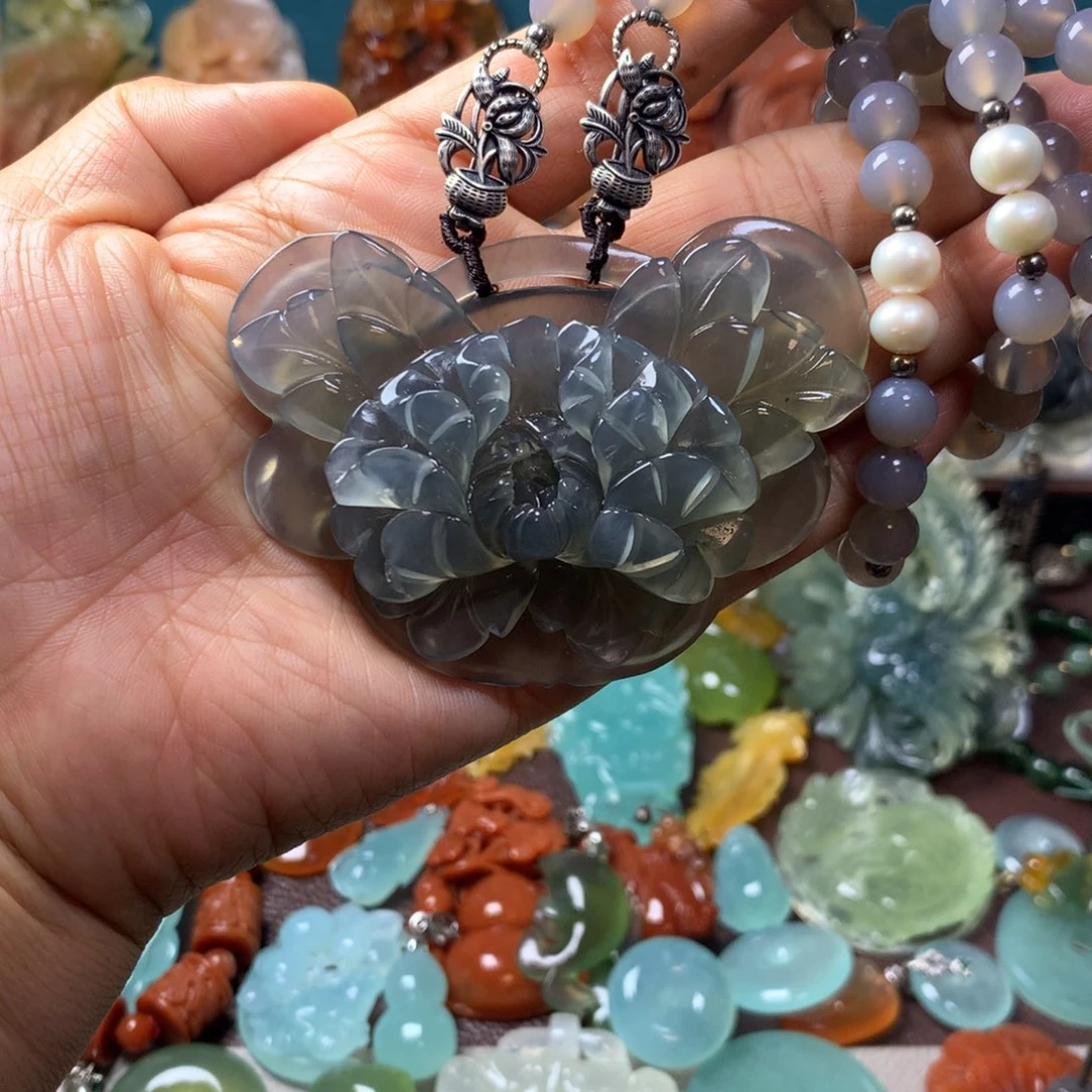 蛇纹石玉未镶嵌挂坠