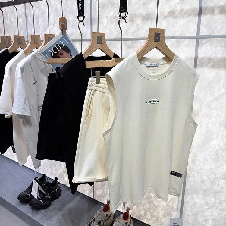 一套的价!UUS质感舒适!调性印绣花 男士夏季宽松背心中短裤套装