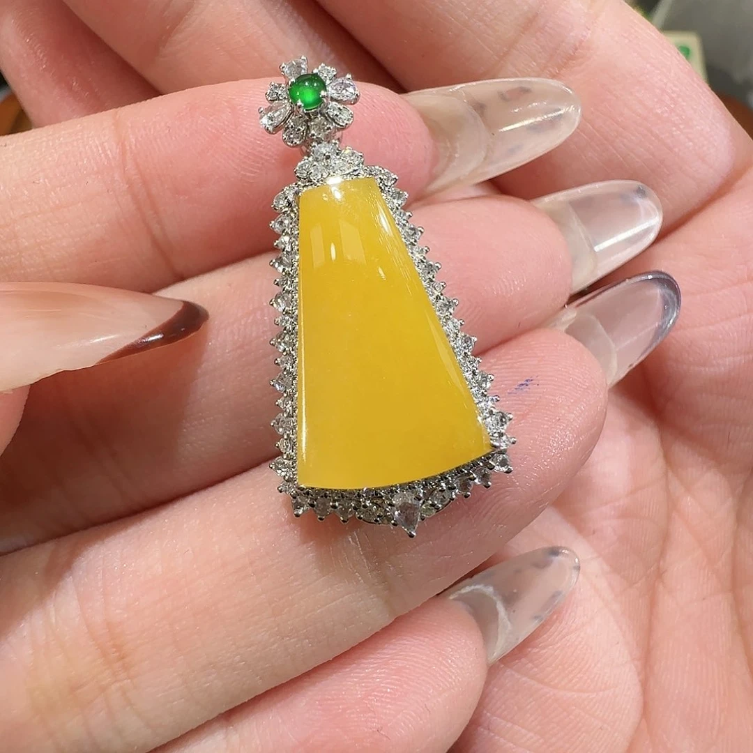 【闪购商品】吊坠(不含链)18K金镶嵌翡翠