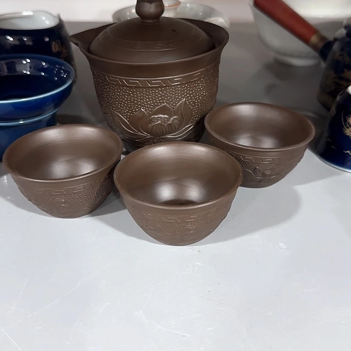 主人杯一个，瓷。。品茗