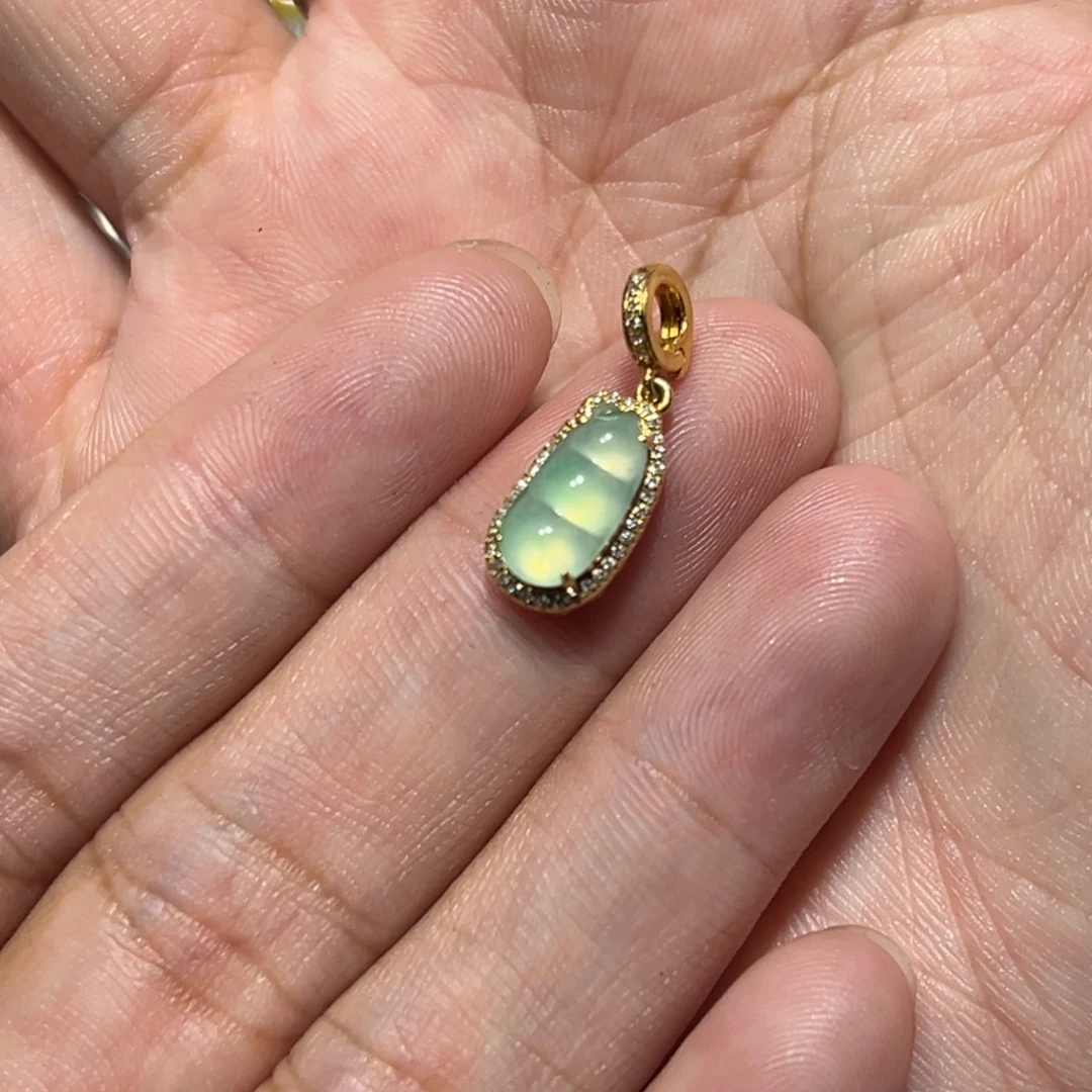 颈饰18K金镶嵌翡翠