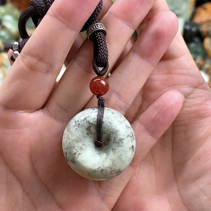 未镶嵌透闪石质玉挂件