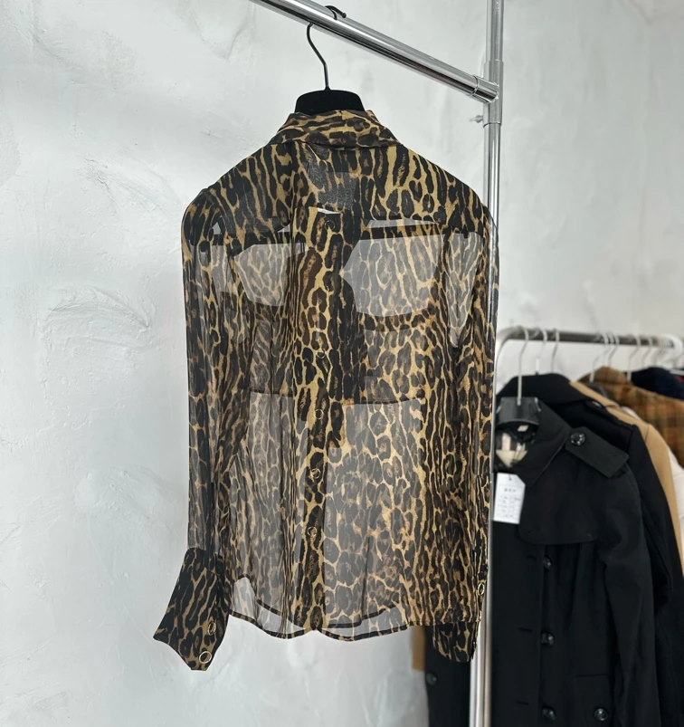 未使用 BURBERRY/博柏利 yg058 rFW22 豹纹印花翻领扣长袖 36码