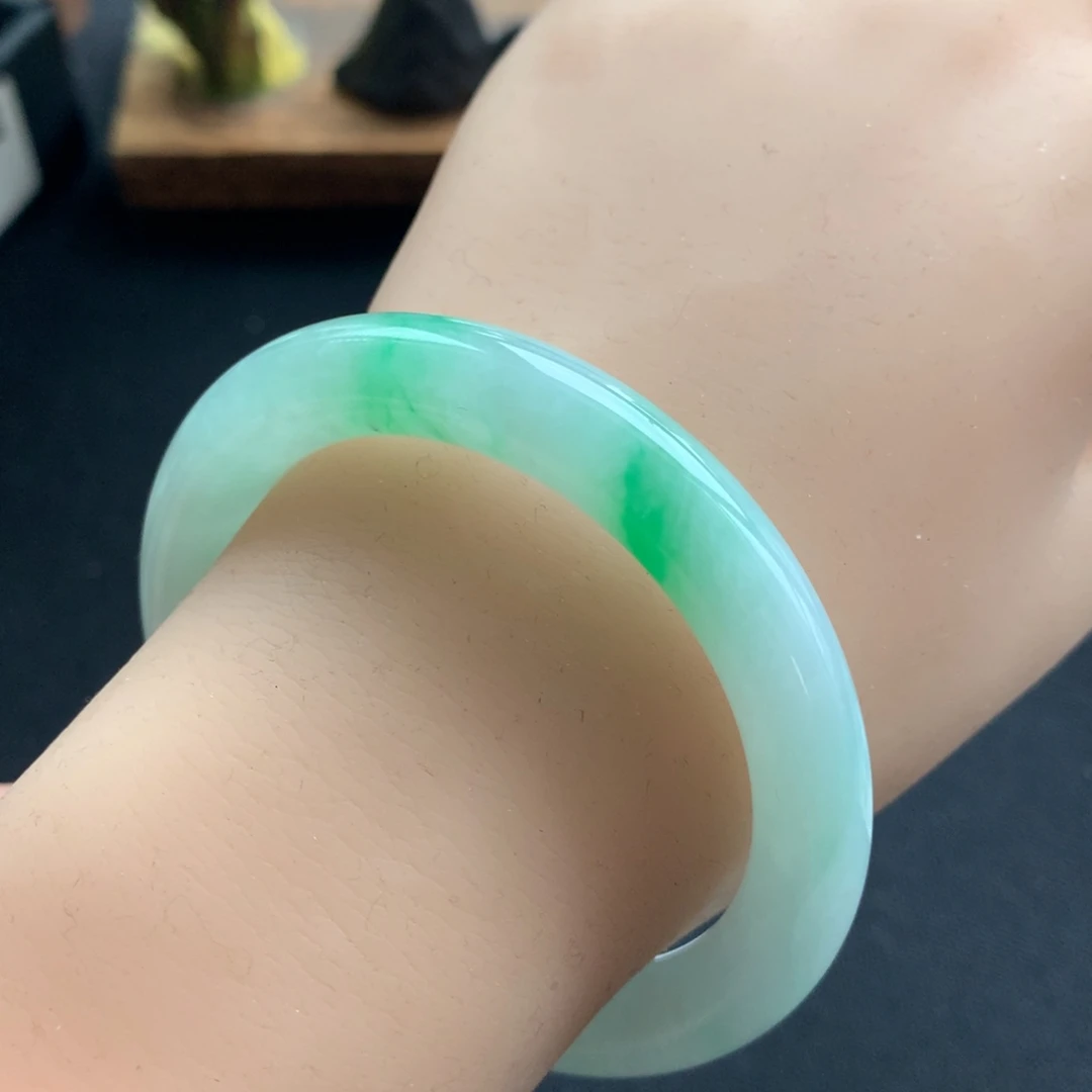 翡翠未镶嵌手镯26号52圆