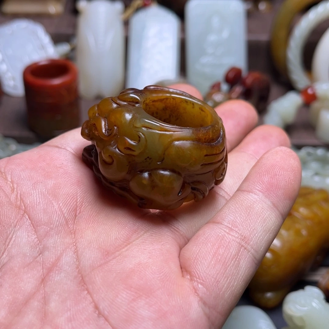 和田玉未镶嵌颈饰?