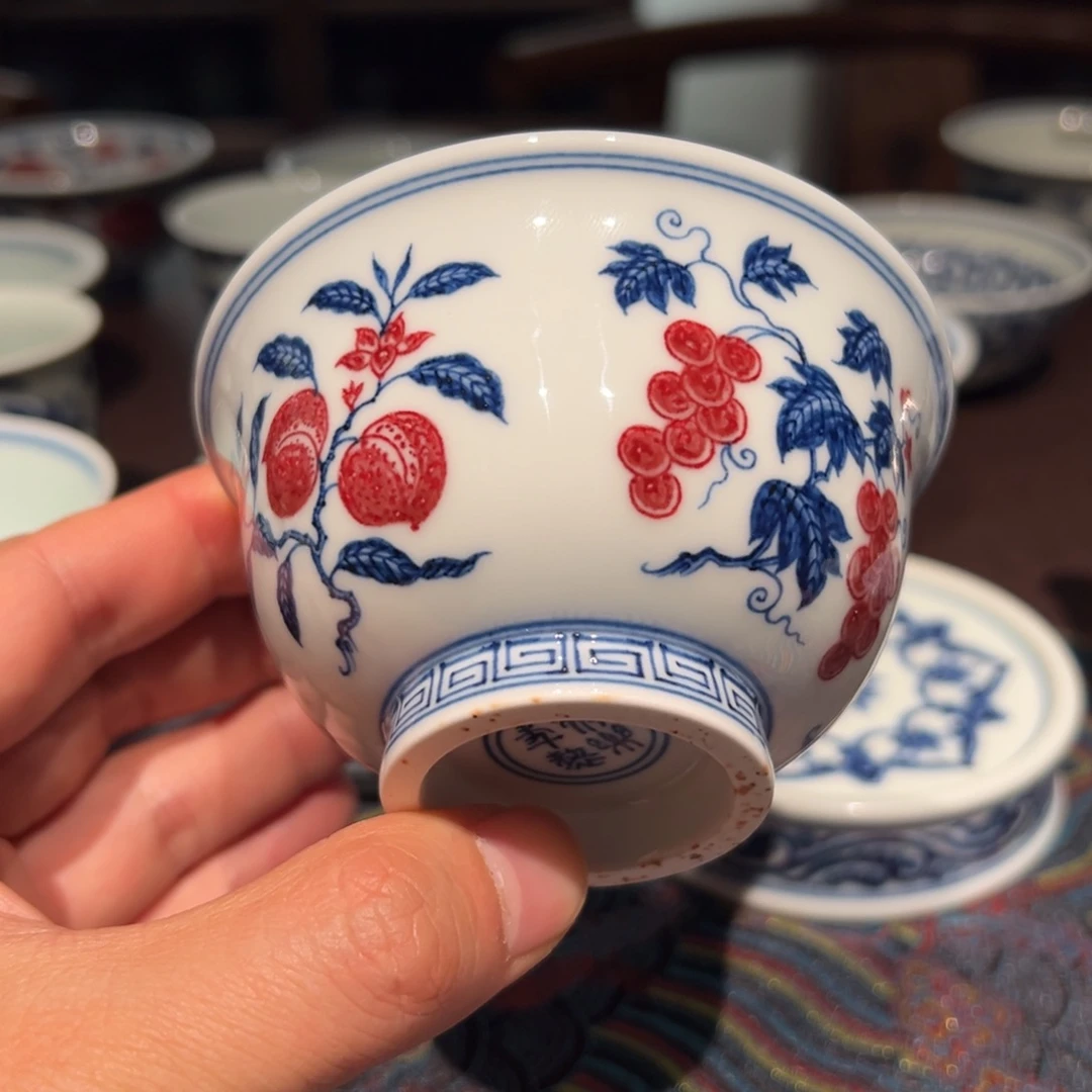 陶精品青花釉里红瓜果花卉压手杯口径约9.5厘米