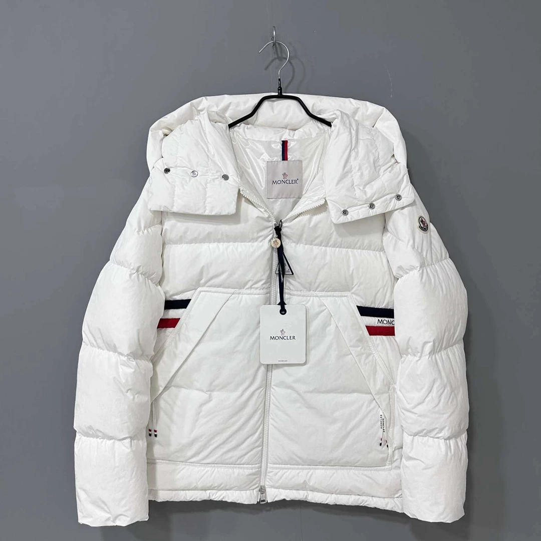 未使用 MONCLER 撞色条纹 宽松版型羽绒服 Moncler /1码/85235