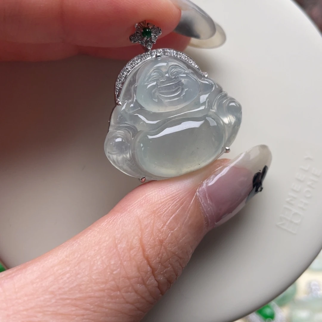 颈饰18K金镶嵌翡翠