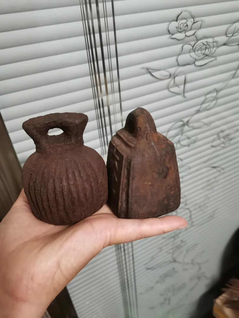 两件铁秤砣，商品如图