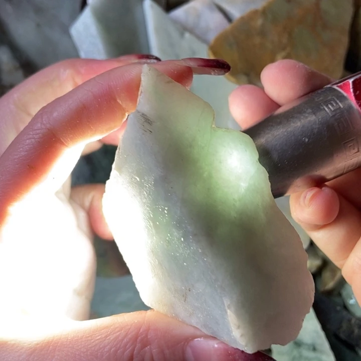 翡翠颈饰未镶嵌天然翡翠