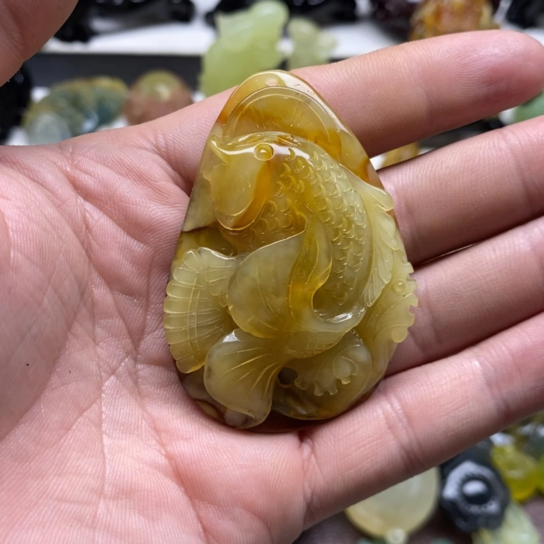 岫玉锦鲤吊坠未镶嵌文**声
