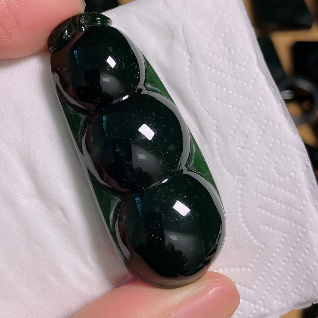 天然翡翠a货 墨翠福豆