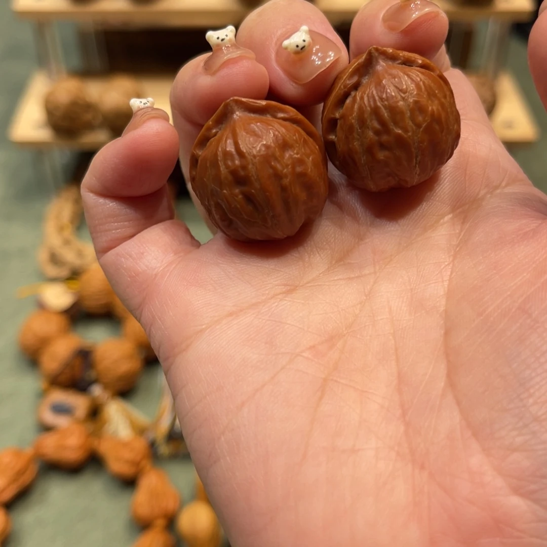 文玩核桃把件红皮小桃心