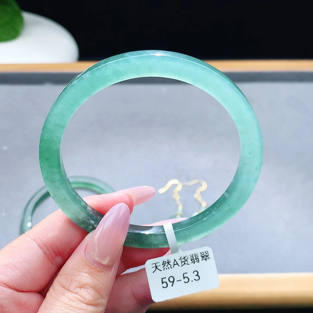 未镶嵌手镯（圆镯）翡翠