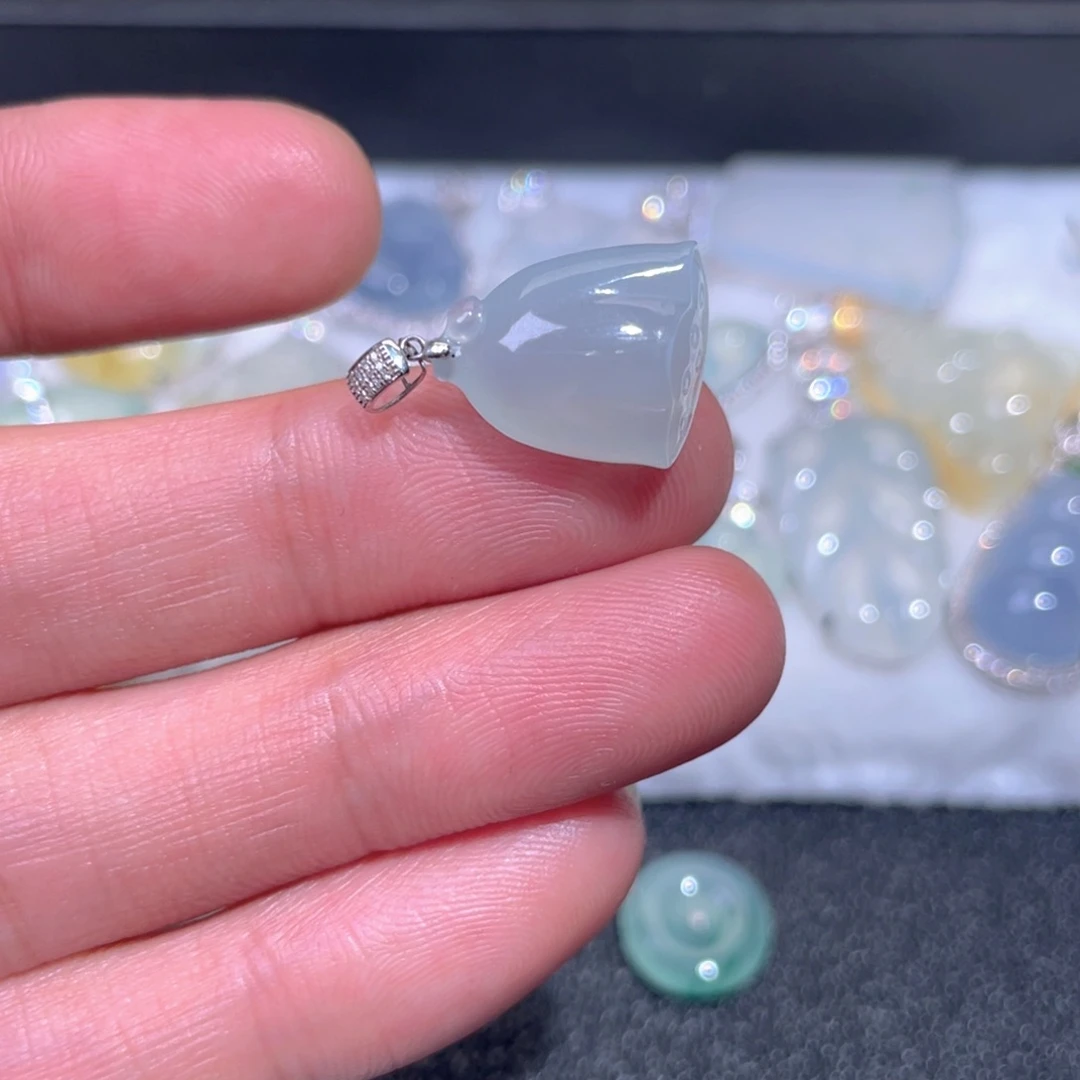 颈饰18K金镶嵌翡翠翡翠