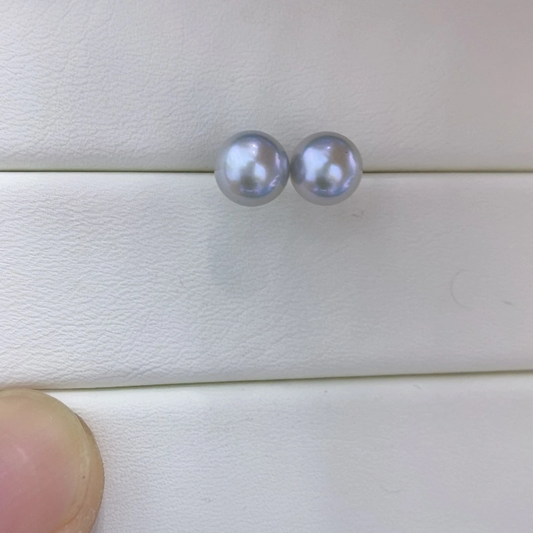 18K金镶嵌海水珍珠耳饰