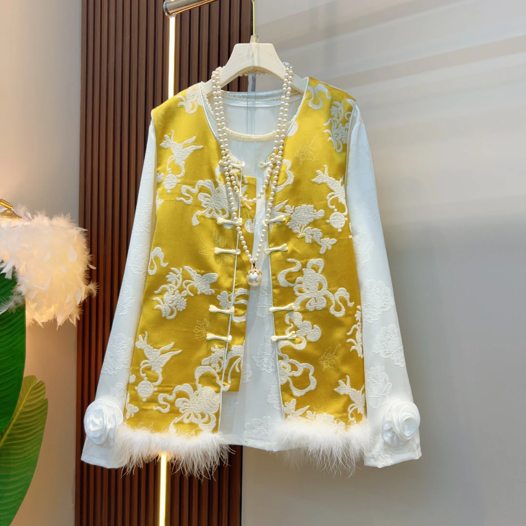 2025年早春新年款重工刺绣马甲+立体花朵袖口显瘦打底衫两件套潮