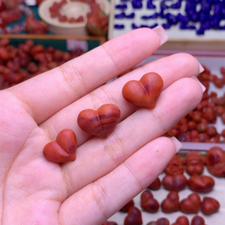 南红玛瑙未镶嵌珠宝半成品75