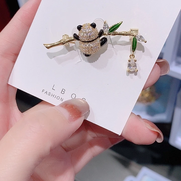 锆石铜合金小熊猫胸针