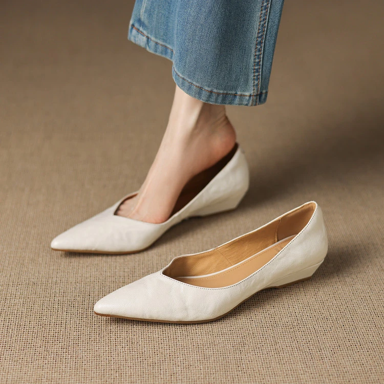 头层羊皮~3cm法式坡跟尖头春秋新款浅口单鞋欧若度假风气质工作鞋