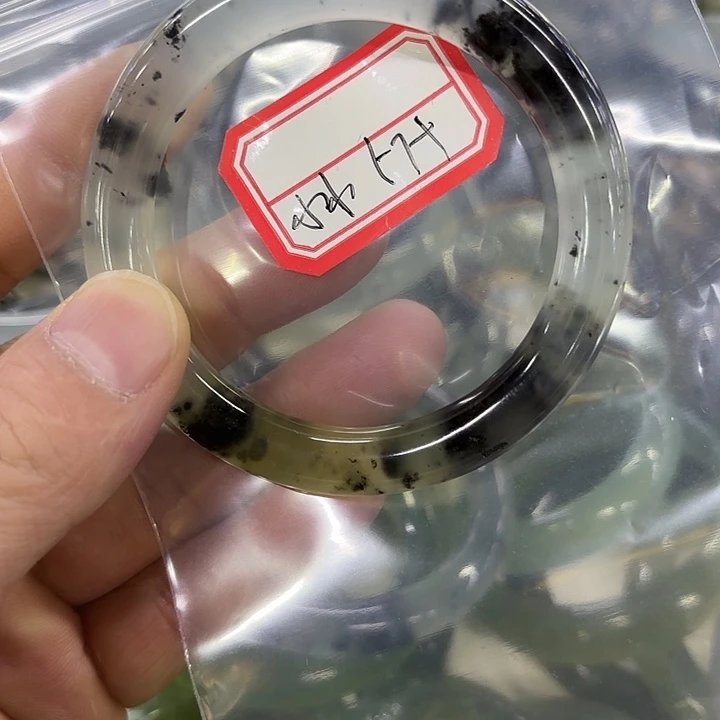 小***唐蛇纹石玉未镶嵌手镯