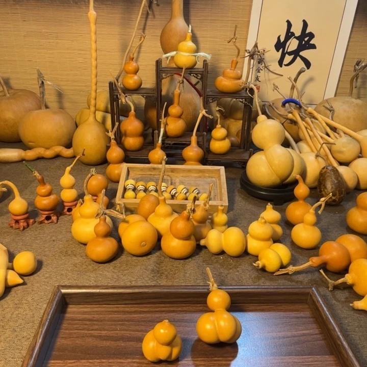 弯腰公背蚂蚁一只