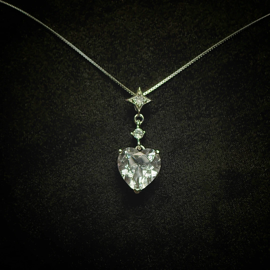 天然白水晶-镶嵌简约吊坠-主石4cl左右.--气质轻奢