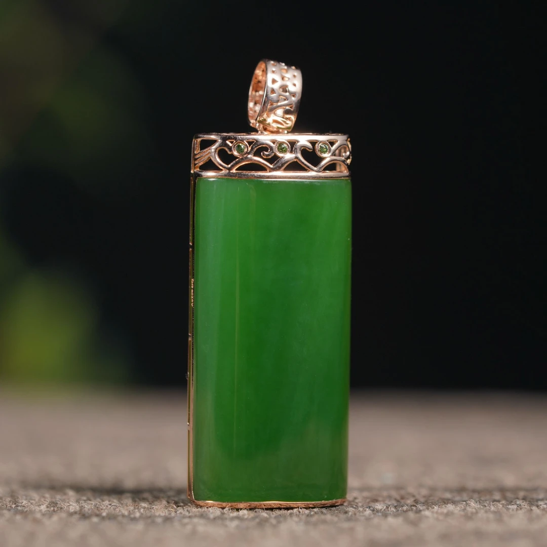 【慧子臻选】18K碧玉无事牌吊坠 30*15*6mm 不含链 D45 *6708*