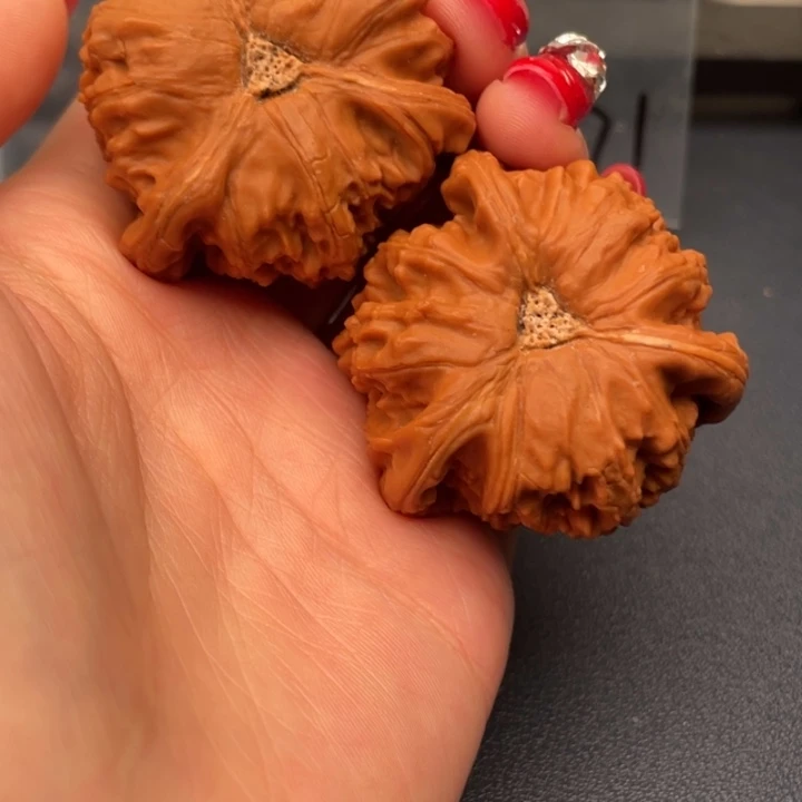 拂***曦文玩核桃吊坠白狮子